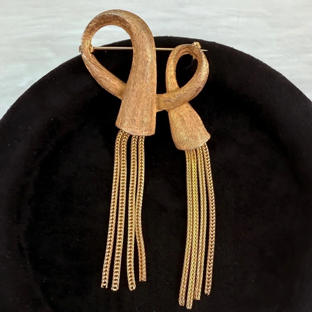 Vintage Gold Tone Double Bow Tassel Chain Brooch Textured Statement Pin